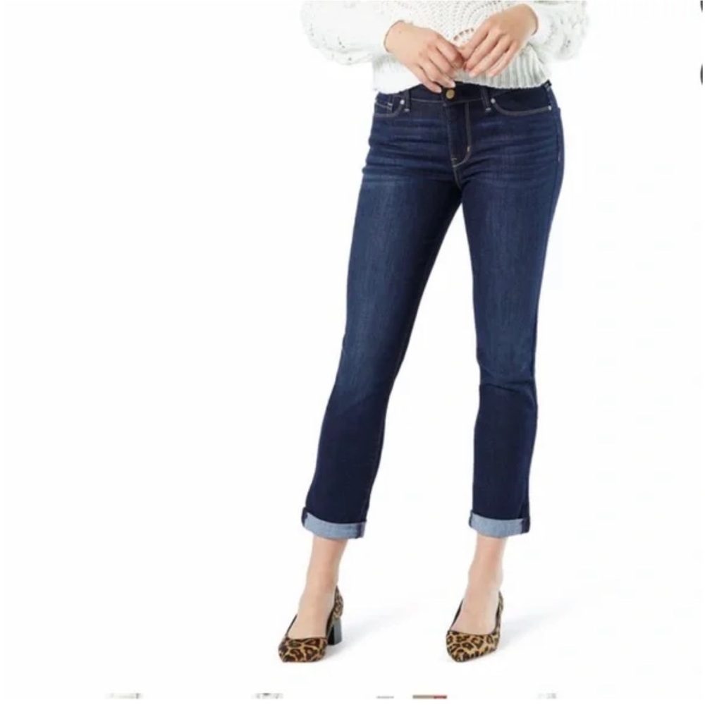 Signature by Levi Strauss Modern Slim Cuffed Crops. Worn a few times